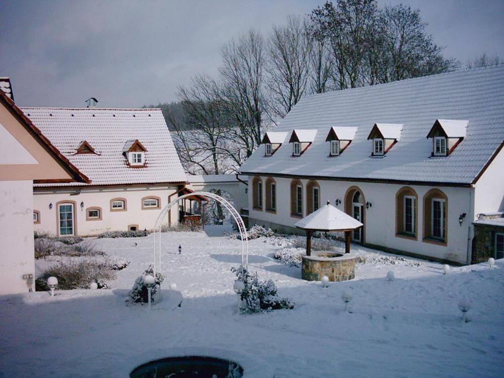 Capkuv Statek Hotel Horicky Exterior photo